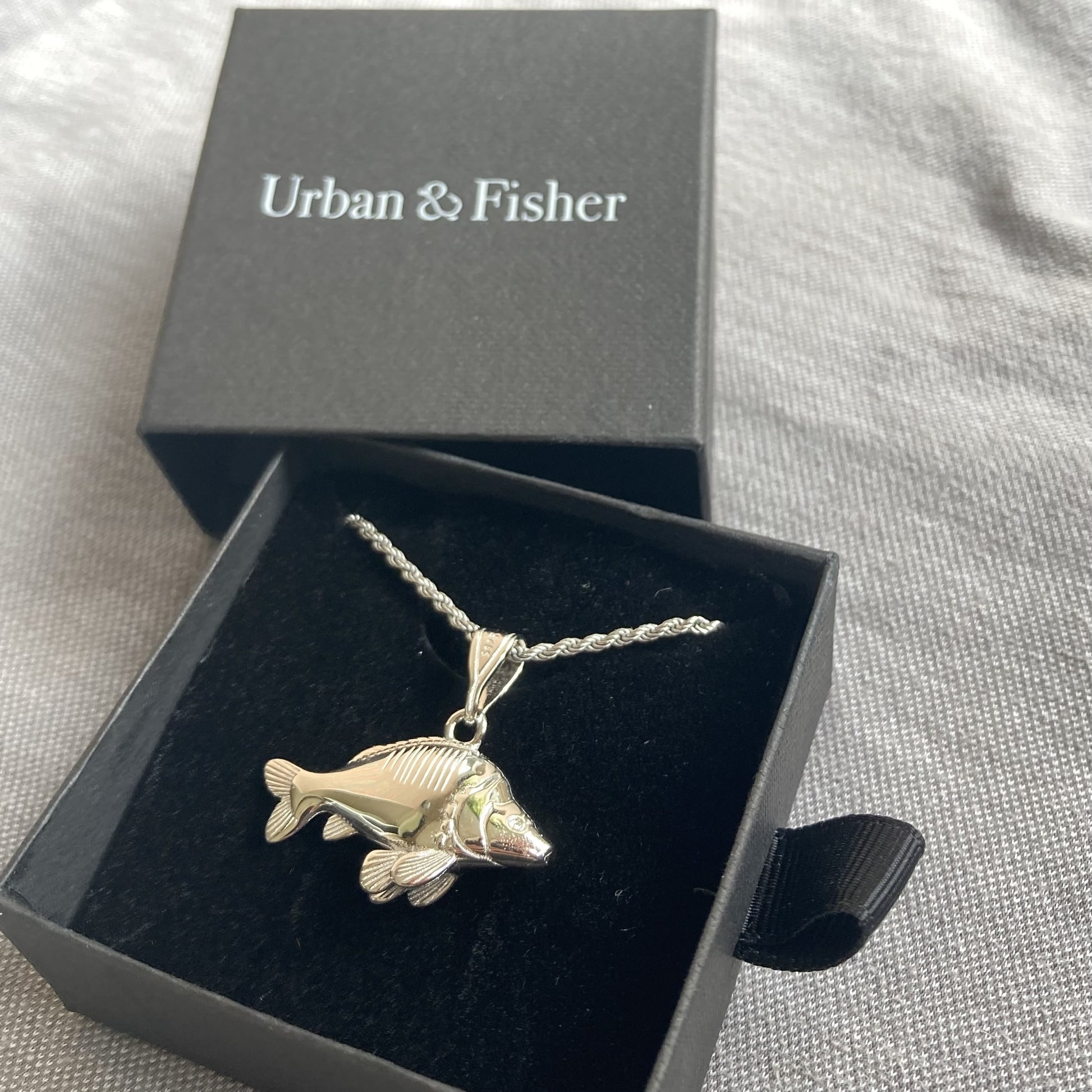Karpfen Halskette / Geschenk für Angler von Urban-Fisher 